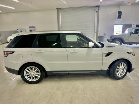 Used 2016 Land Rover Range Rover Sport SE image 4