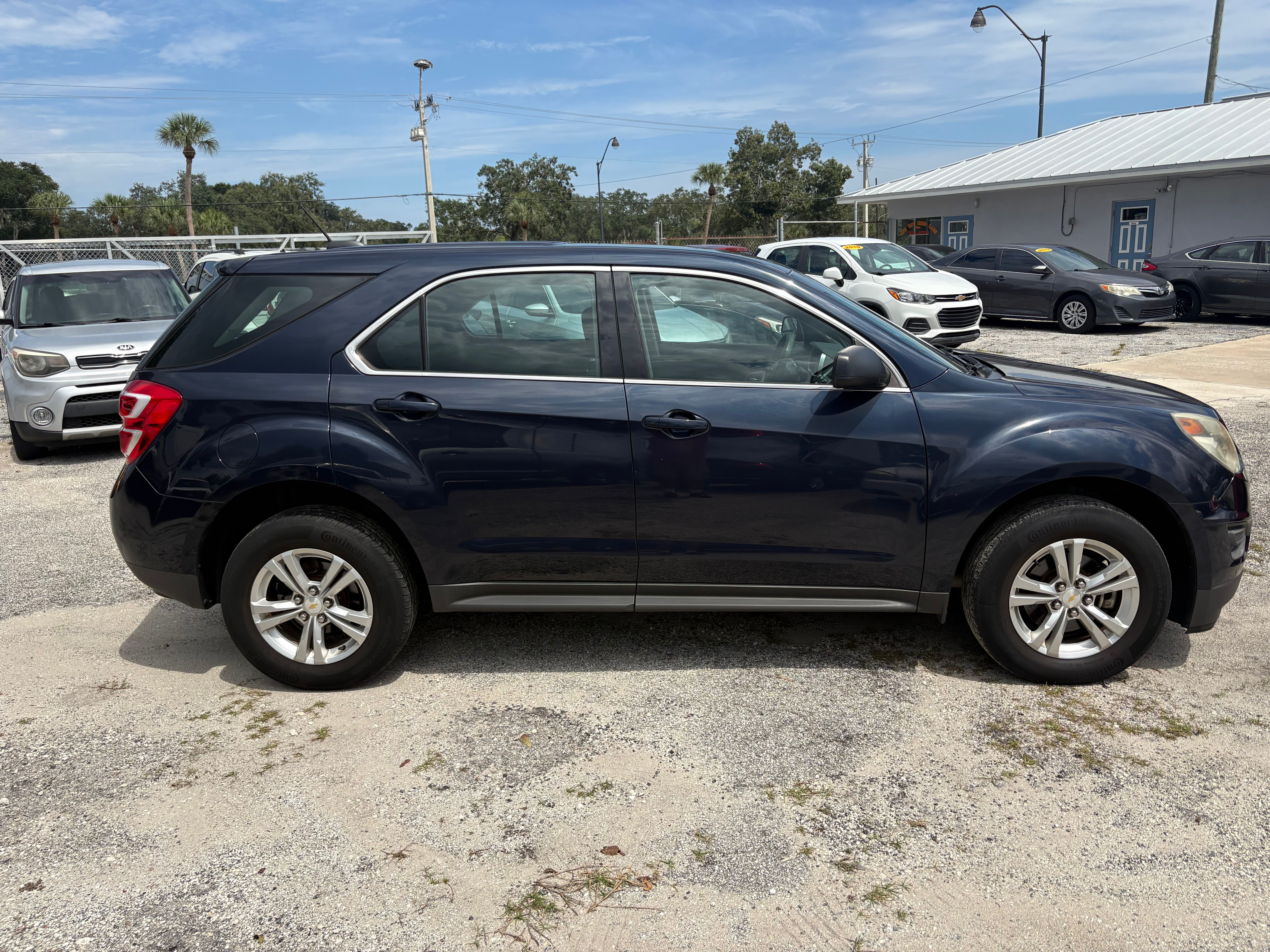 Used 2017 Chevrolet Equinox FWD LS image 3