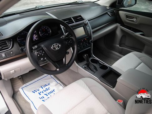 Used 2016 Toyota Camry LE image 7