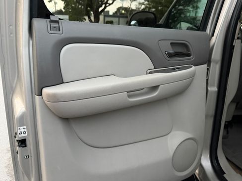 Used 2008 Chevrolet Suburban 4WD image 19
