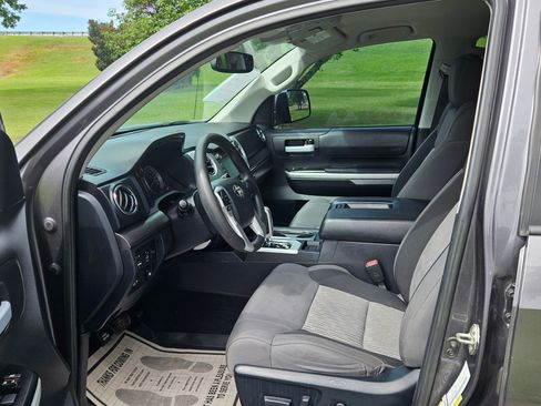 Used 2017 Toyota Tundra 4x4 CrewMax SR5 image 9