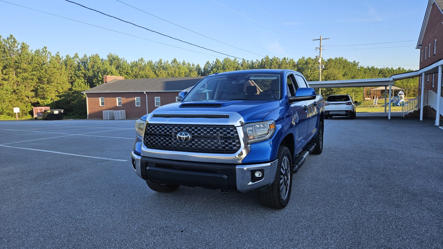 Used 2018 Toyota Tundra 4x4 CrewMax SR5 image 1