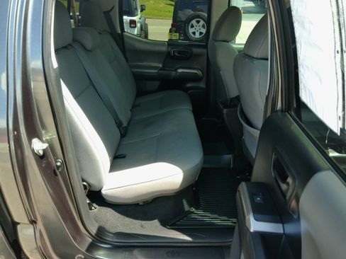 Used 2019 Toyota Tacoma 4x4 Double Cab SR5 image 30