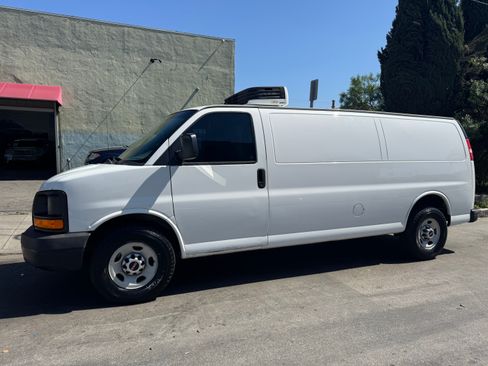 Used 2016 GMC Savana 2500 image 2