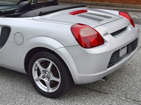 Used 2001 Toyota MR2 Spyder UNAVAIL RWD image 52
