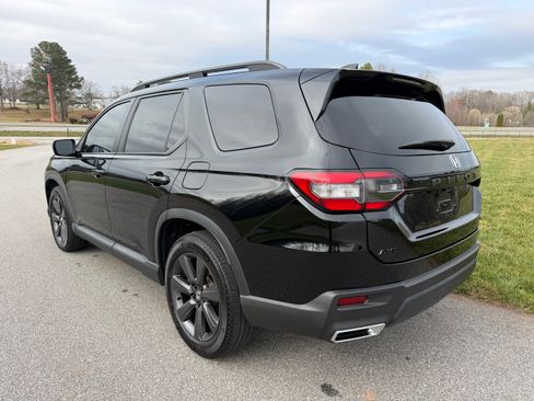 Used 2023 Honda Pilot Sport image 7