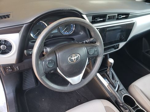 Used 2019 Toyota Corolla LE image 9