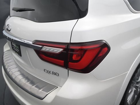 Used 2018 INFINITI QX80 image 13