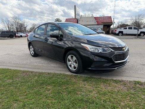 Used 2017 Chevrolet Cruze LS image 6