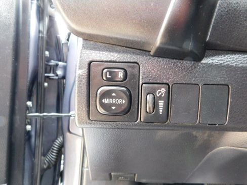 Used 2017 Toyota Corolla SE image 10