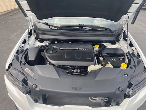 Used 2019 Jeep Cherokee Limited image 32