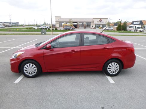 Used 2016 Hyundai Accent SE image 1