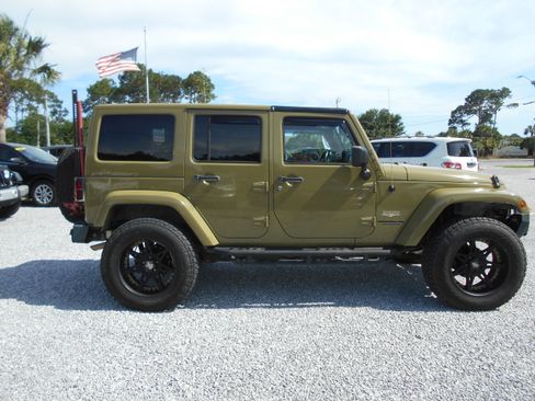 Used 2013 Jeep Wrangler 4WD Unlimited Sahara image 4