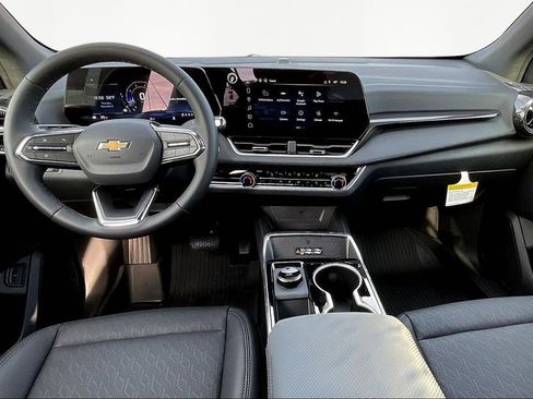 Used 2026 Chevrolet Equinox LT image 6