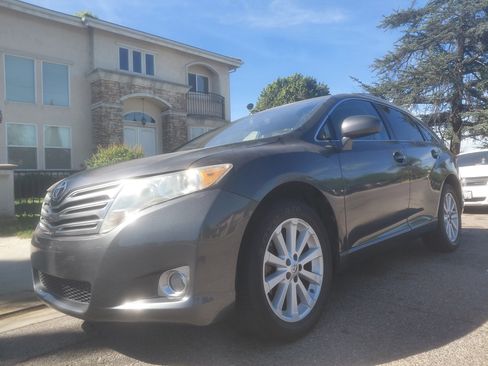 Used 2011 Toyota Venza image 1