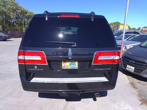 Used 2012 Lincoln Navigator 4WD image 6