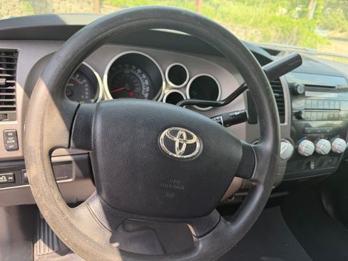 Used 2010 Toyota Tundra 4x4 CrewMax image 17