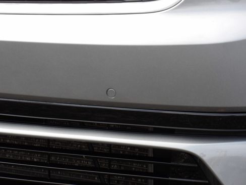 Used 2025 Cadillac XT6 Premium Luxury image 12