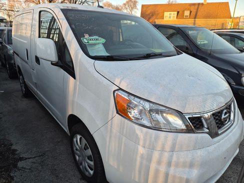 Used 2020 Nissan NV200 SV image 2