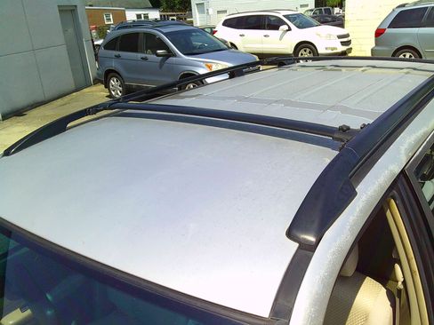 Used 2005 Toyota Highlander 2WD V6 w/ 3rd Row image 5