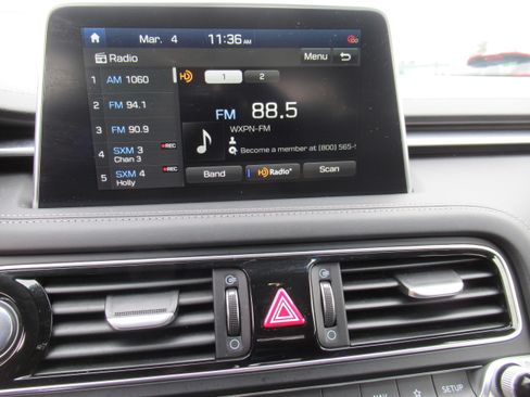 Used 2021 Genesis G70 2.0T Elite image 13