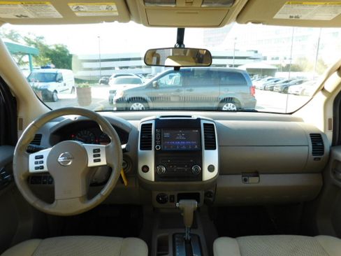 Used 2019 Nissan Frontier SV image 11