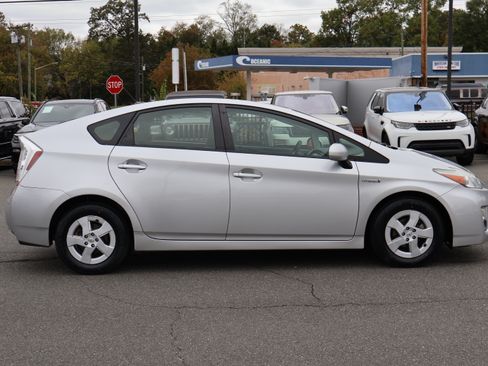 Used 2011 Toyota Prius Three image 9