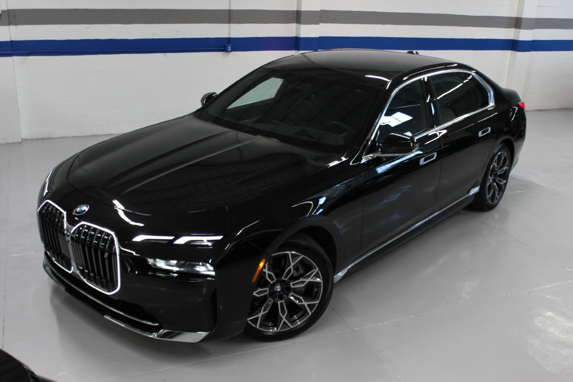 Used 2024 BMW i7 xDrive60 AWD/4WD image 4