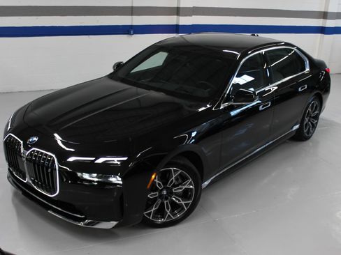 Used 2024 BMW i7 xDrive60 AWD/4WD image 4