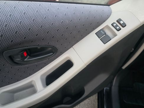 Used 2010 Toyota Yaris image 15