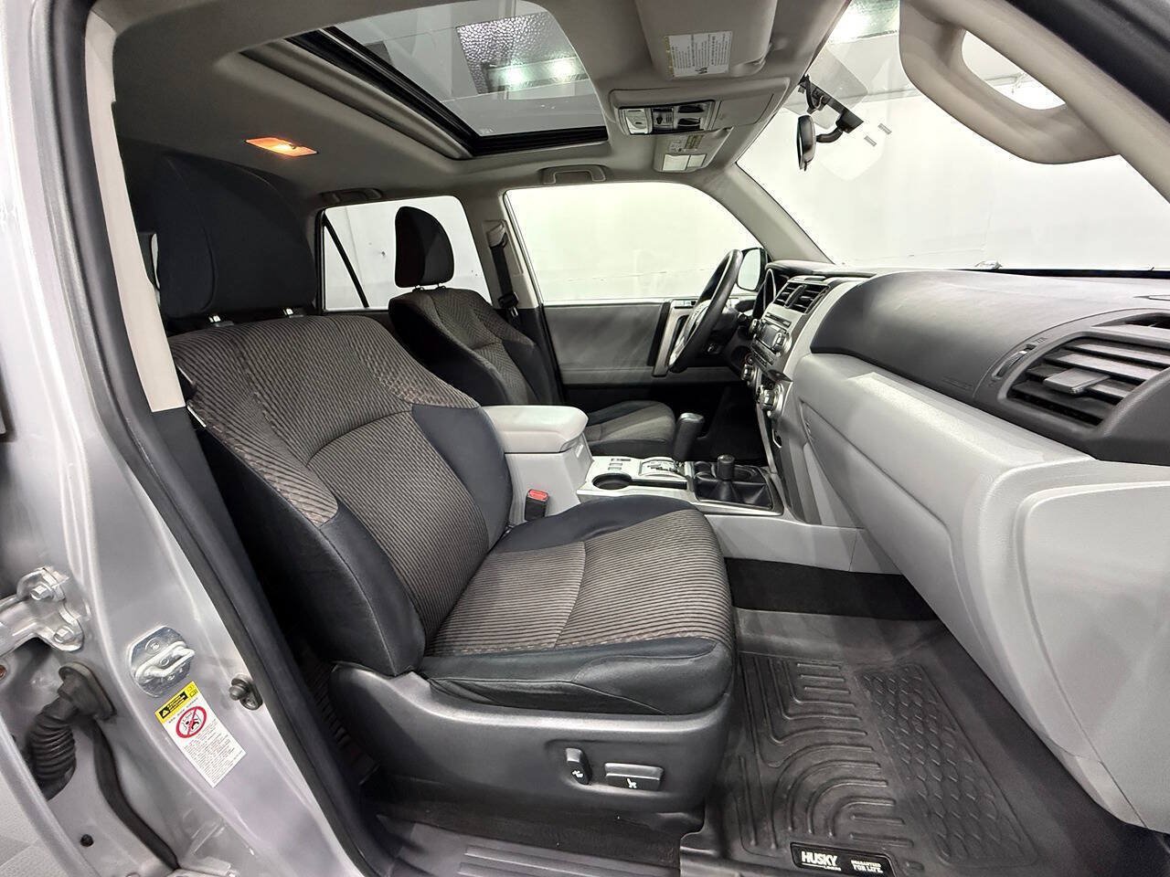 Used 2011 Toyota 4Runner SR5 w/ Convenience Pkg AWD/4WD image 15