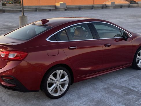 Used 2017 Chevrolet Cruze Premier image 9