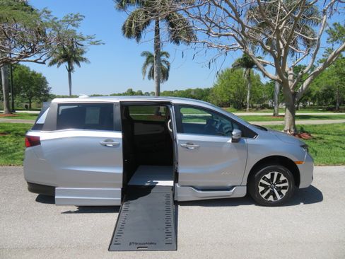 Used 2026 Honda Odyssey EX-L image 24