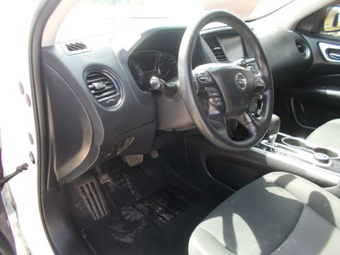 Used 2020 Nissan Pathfinder S image 6