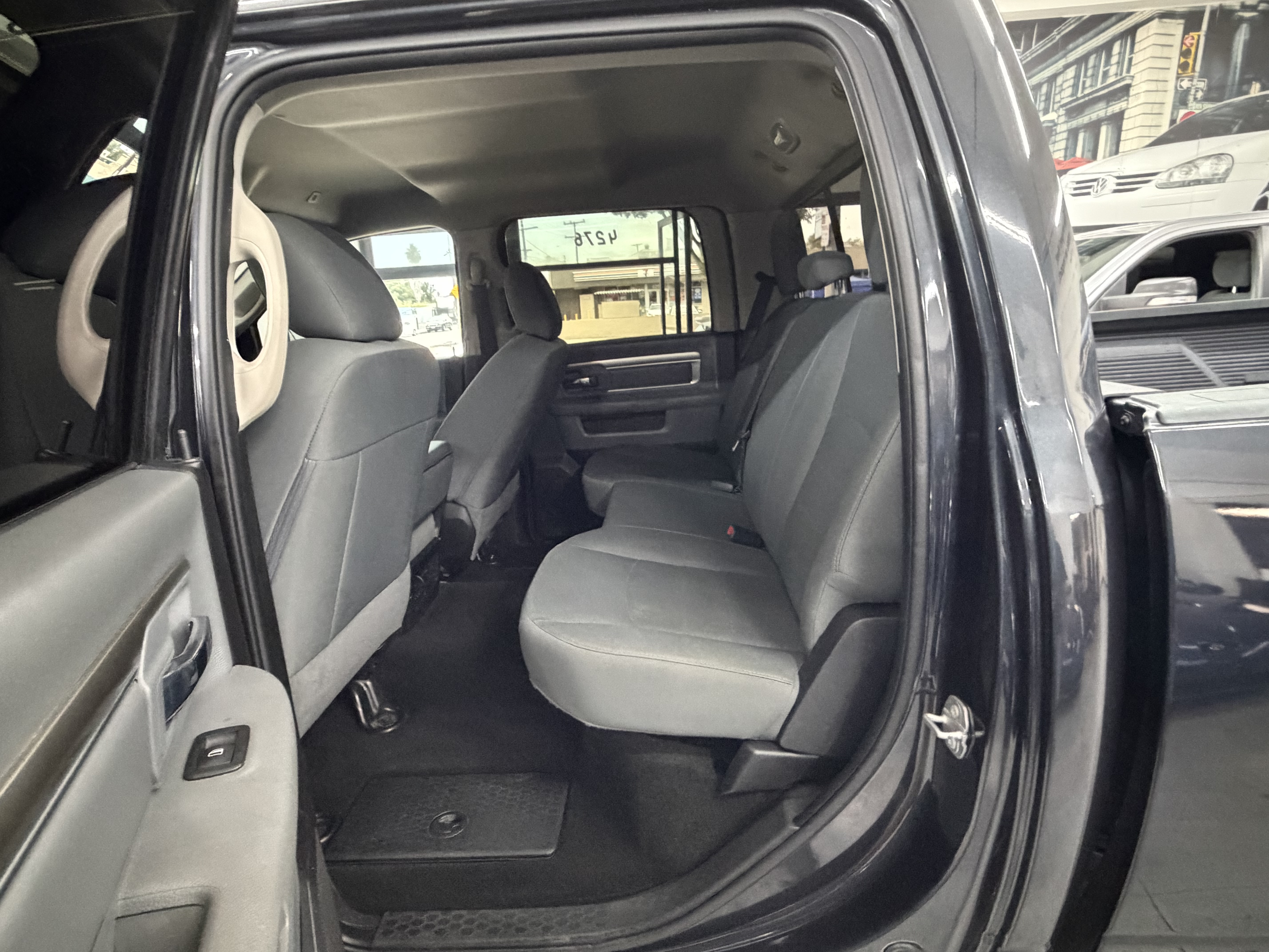 Used 2017 RAM 2500 4x4 Crew Cab SLT image 9