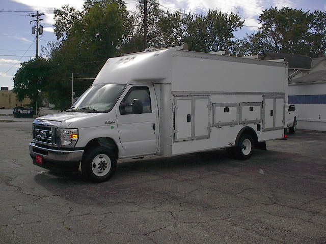 Used 2024 Ford E-450 and Econoline 450 RWD image 13