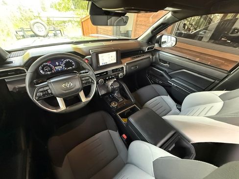Used 2025 Toyota Tacoma 4x4 Double Cab image 18