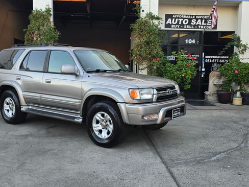 Used 2001 Toyota 4Runner Limited image 2
