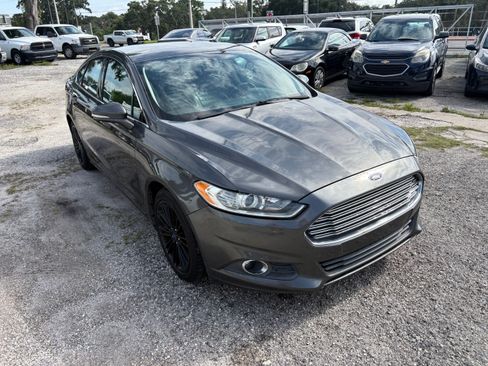 Used 2016 Ford Fusion SE FWD image 2