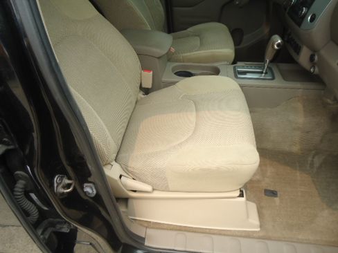 Used 2015 Nissan Frontier 4x4 Crew Cab SV image 10