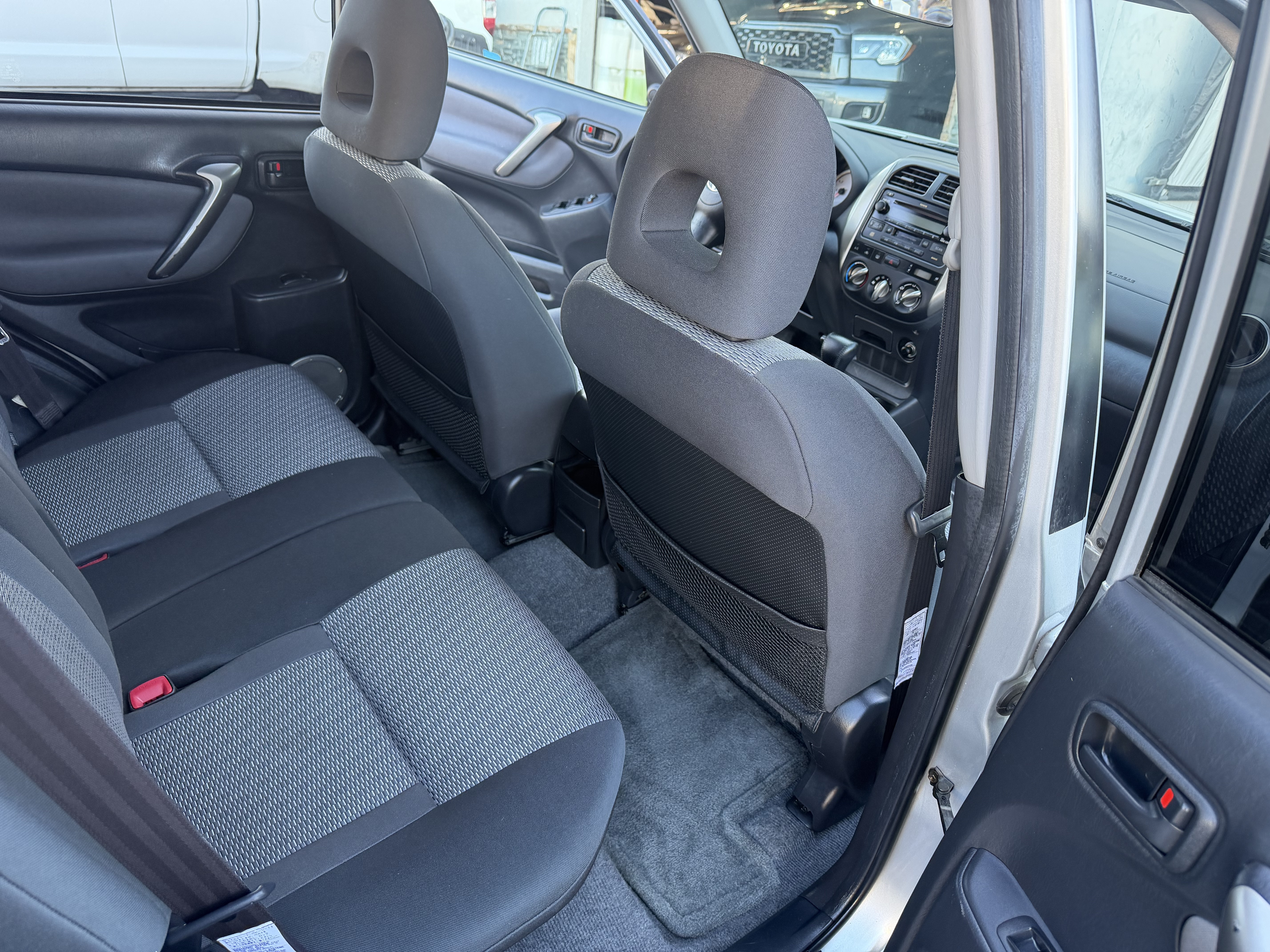 Used 2004 Toyota RAV4 L FWD image 33
