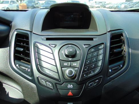 Used 2015 Ford Fiesta SE image 16