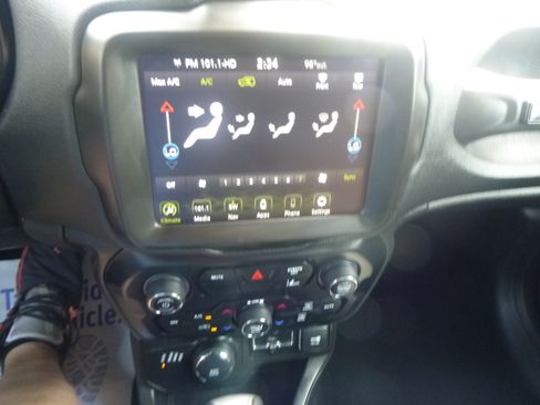 Used 2021 Jeep Renegade Latitude image 20