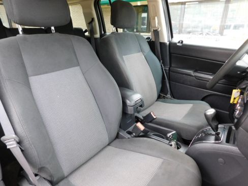 Used 2017 Jeep Patriot Sport image 21