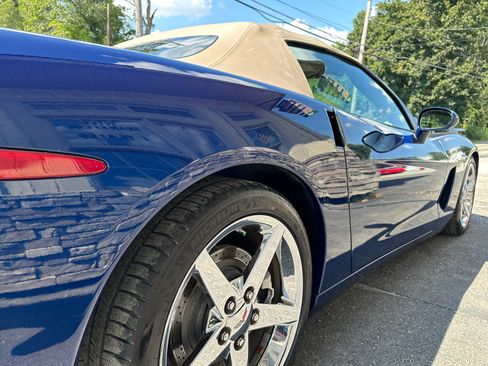 Used 2006 Chevrolet Corvette w/ 3LT image 6