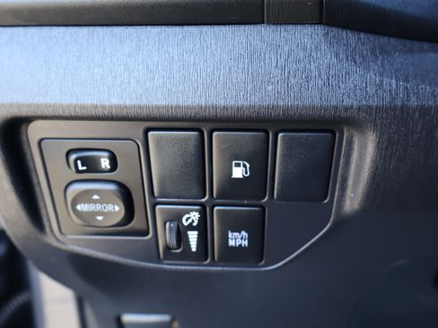 Used 2013 Toyota Prius image 23