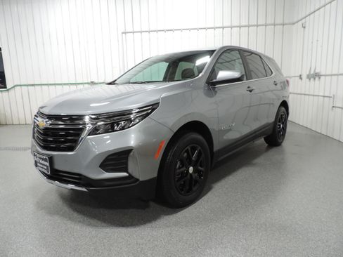 Used 2023 Chevrolet Equinox LT AWD/4WD image 2