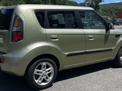 Used 2010 Kia Soul + FWD image 6