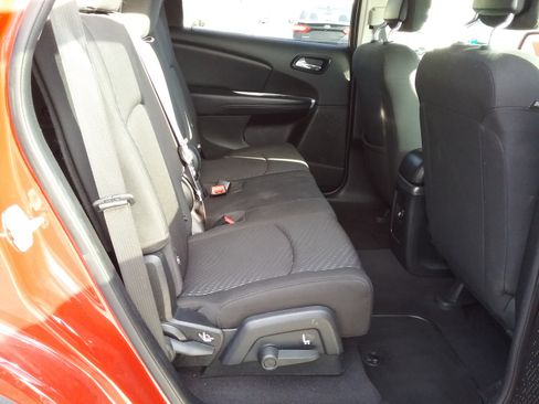 Used 2017 Dodge Journey SE image 12
