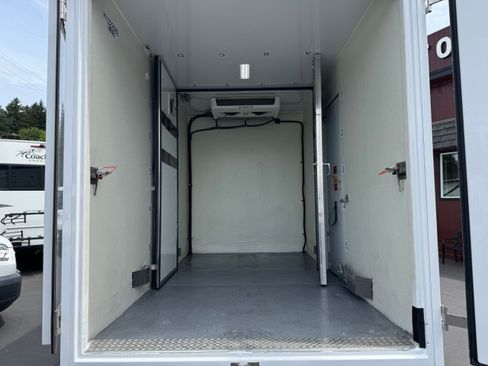 Used 2023 Ford E-350 and Econoline 350 Super Duty RWD image 10